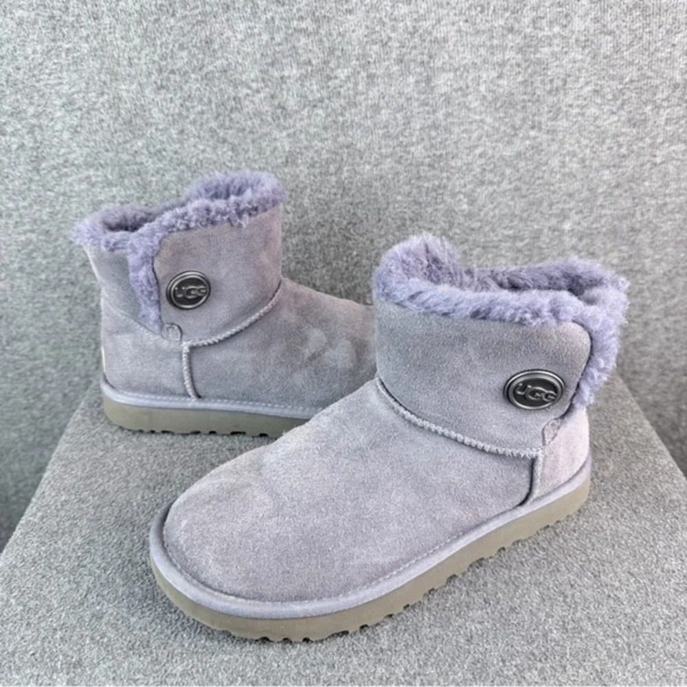 UGG Lavender Haze Metal Snap Short Suede Boots‎ Size 7 Rare